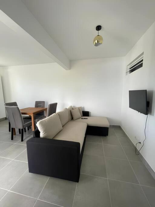 Bas De Villa F2 Neuf Avec Terrasse Et Piscine Le Diamant Exteriér fotografie